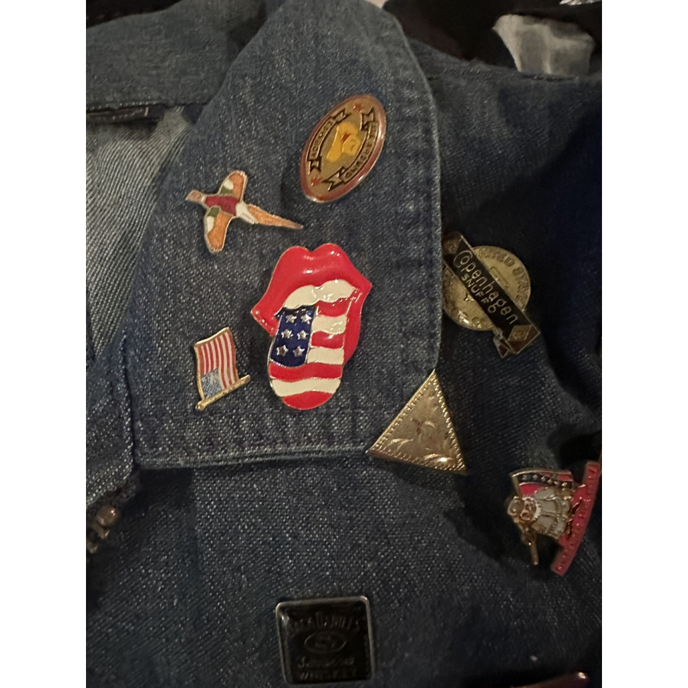 Denim Zip Front vest With 30 + Vintage Pin Collection - Picture 11 of 16